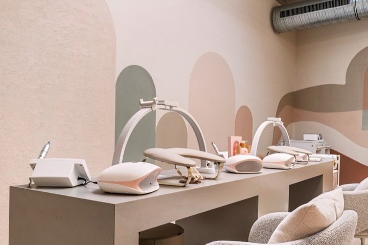 Pedicure room with arched openings